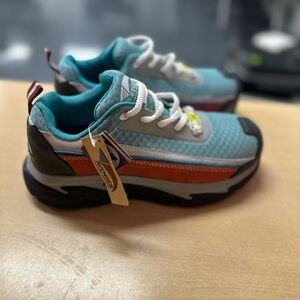 Avenger women’s work shoe. Steeled toe Sz 6 US